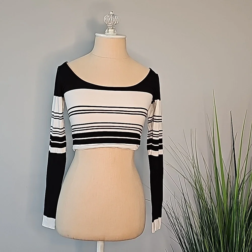 Nadia Tarr Cropped Long Sleeve Top - Picture 1 of 8